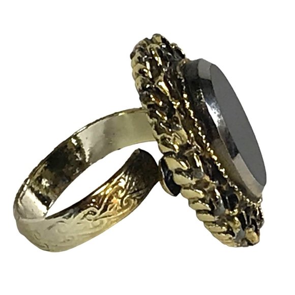 Antiqued Gold Tone Adjustable Filagree Cocktail Ring with Oval Black Onyx Stone - Picture 2 of 4